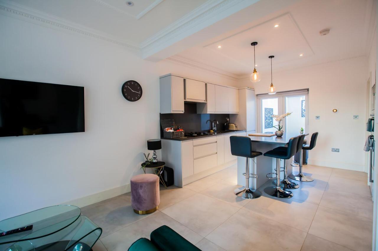 Вилла Surbiton Luxury Garden House 19A Экстерьер фото